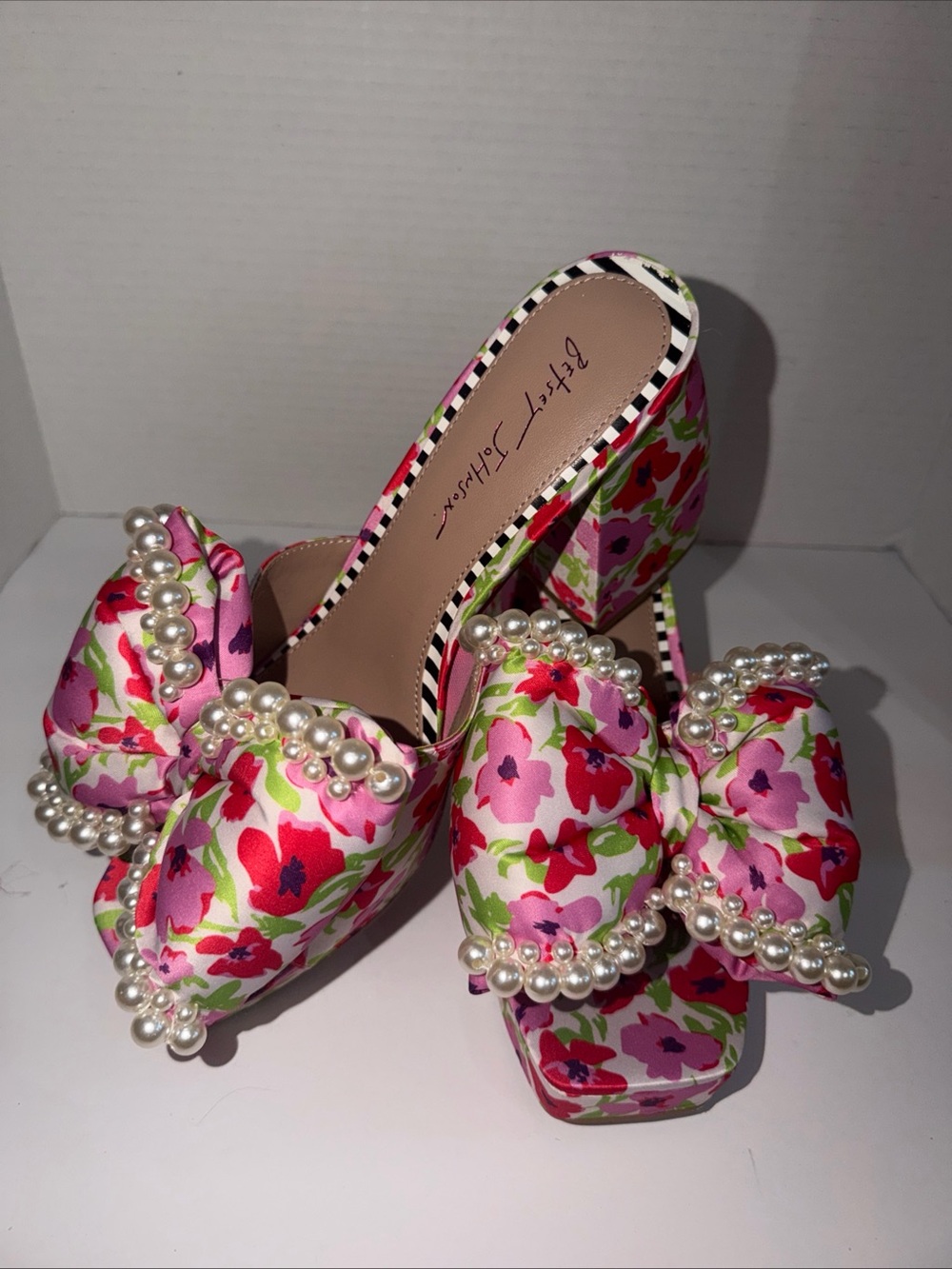 Betsy Johnson Maccie Pink/Red Multi Size 11